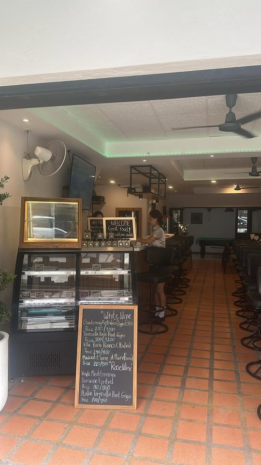 Guest House & Restaurant Business — Maenam Beach