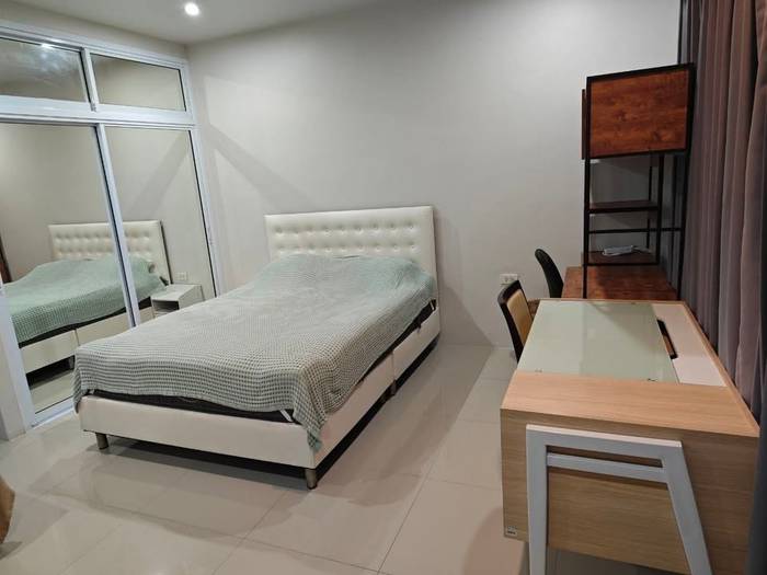 Lakefront 6 Houses — Bangrak